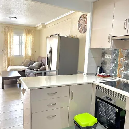 Aquas Nuevas Only For Families !!! Semesterbostad Torrevieja